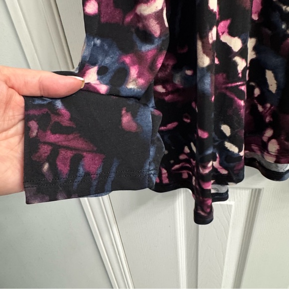 Torrid Women's Studio Knit Surplice Wrap Long Sleeve Top in Black Print - Size 2 - Picture 5 of 9